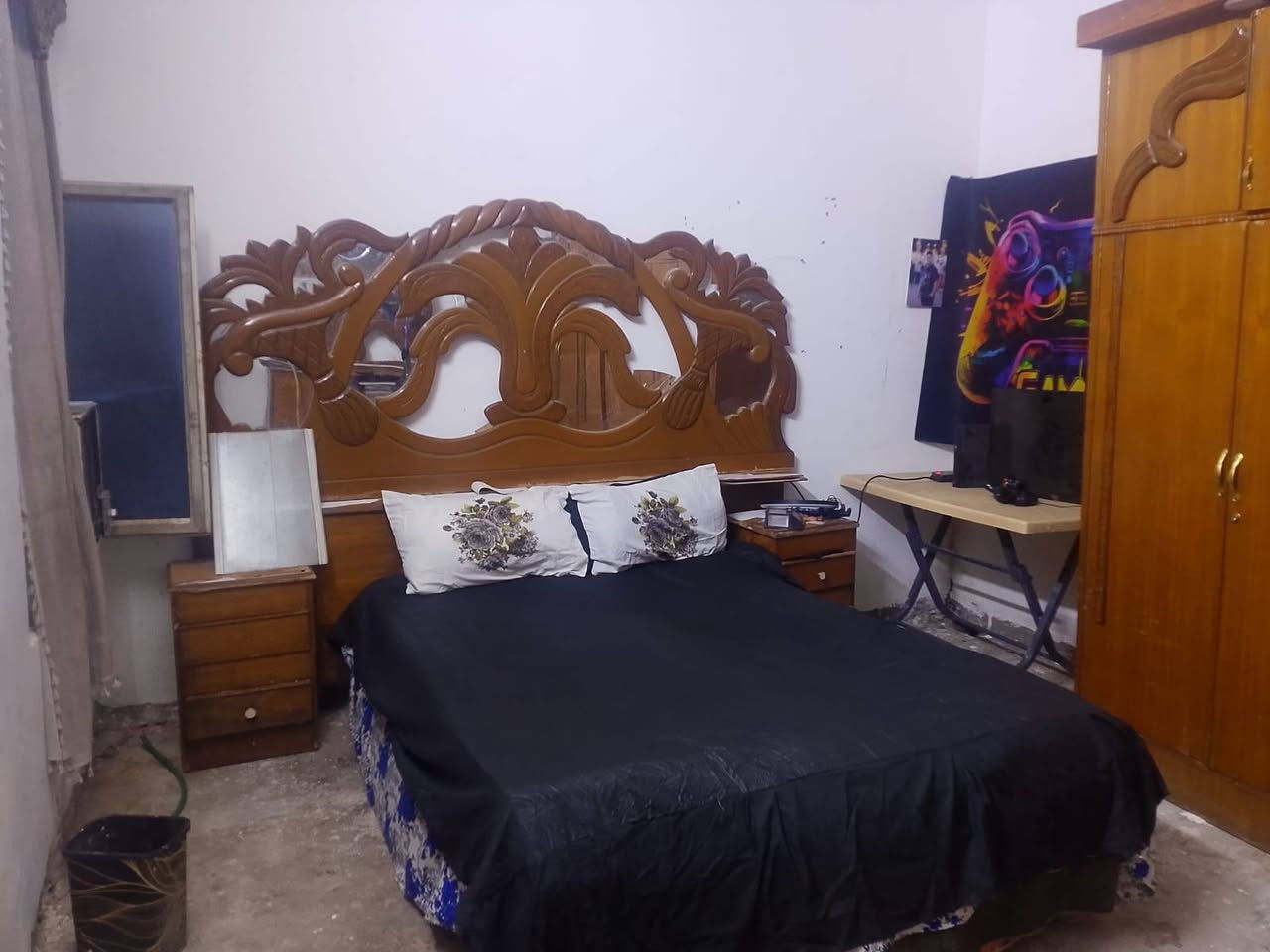 السلام عليكم غرفه صاج للبيع مستعجل على بيعه سعر 150ست بيبان وملحق يراد ترتيب بدون كسر بل خشب الي يريده يصل ***********

