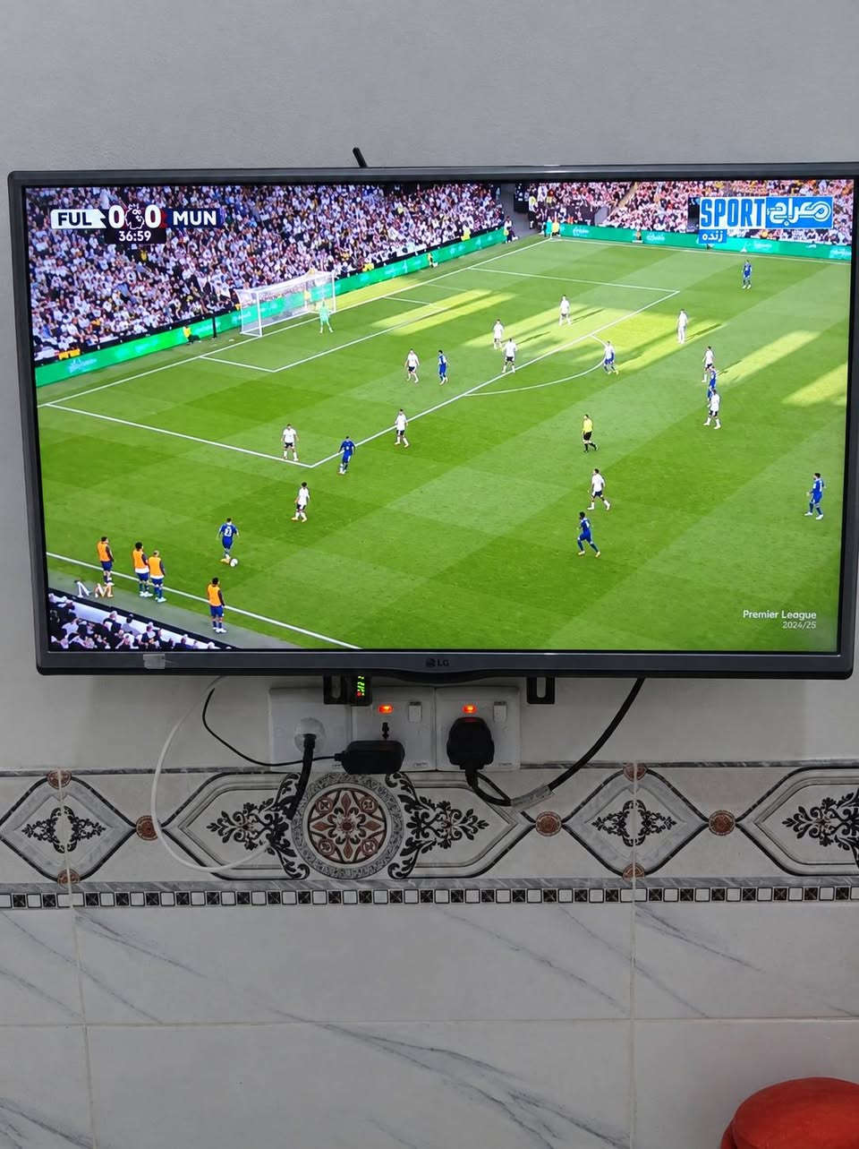 نصيحة..الي يريد يتابع الدوريات العالميه  ينصب قمر الياهسات بي اكثر من 10 قنوات رياضية تنقل الدوري الاسباني والانكليزي والايطالي ودوري أبطال أوروبا ودوري ابطال اسيا بس تعليق اجنبي وليس عربي. تحتاج بس صحن واولمبي ودوم يبقة وياك بعد
...الي ميكدر ينصب يخابرني  ***********
