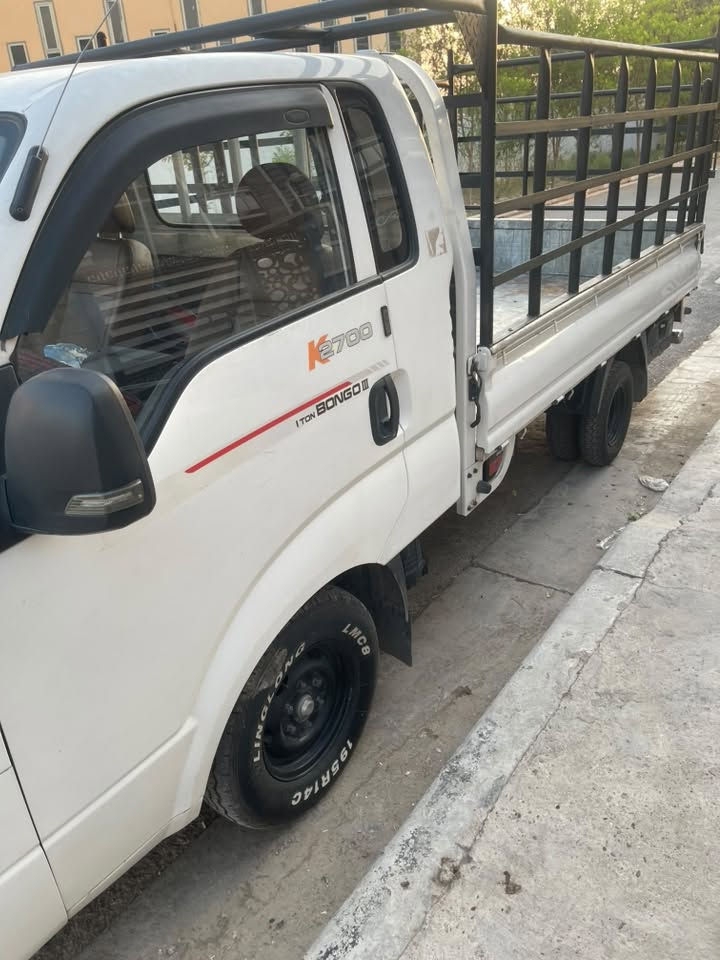 كيا حمل 2700مديل 2020
ماشية 100 الف حقيقي 
تخم تاير جديد غرفه جديدة مغلف ارضيات وقمارة باتري جديد 
محجر جديد مابيها خياس نضيفه السيارة
اخوان سونارها موجود واكع باب على الربع بيها بارد وشوية بلتكمة 
واكو صبغ موضح بلباب اثر شخط فقط صبغ يعني مو ضربة 
تفاصيل السيارة كامله الي تعجبه كل الهلا بي 
رقم بغداد باسمي 
تبريد اول دقيقتين سشتغل بارد بعدين يفصل ماعرف شنو الخلل 
سعرها 125 وبيها مجال للشراي 
سيارة كامله مكملة مال جناي 
مكاني بغداد حي الجهاد 
***********
موجود واتساب
