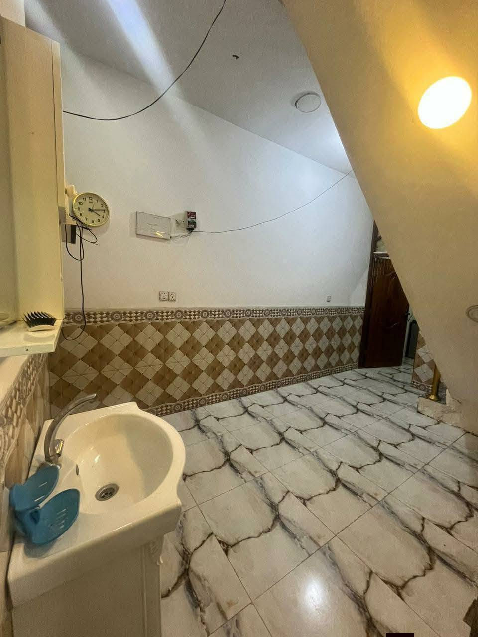 مشتمل للبيع بزين القوس نهاية شارع المله بناء جديد ونضيف مساحته 100 م طابقين الطابق الأول غرفه +ستقبال +مطبخ الطابق الثاني غرفتين +صاله+حمام

اي ستفسار موجود

 سعره 82

 *********** متواجد واتساب فقط
