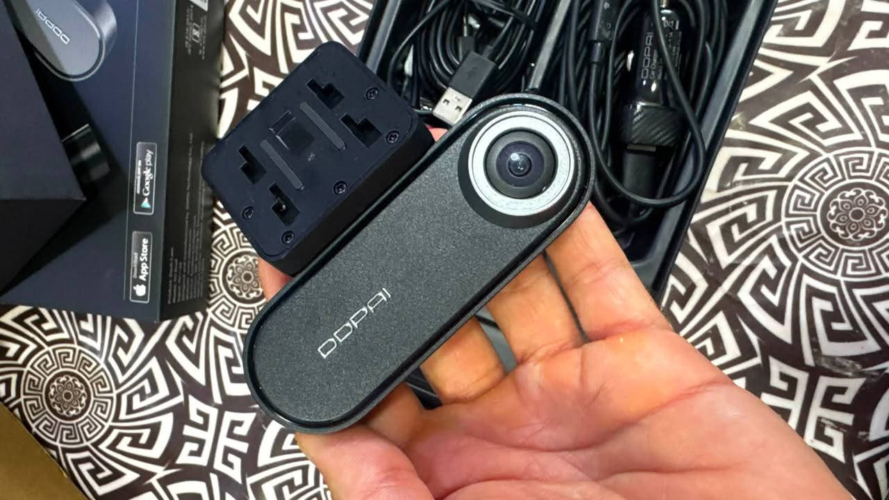 داشكام كامرة سيارات للبيع
نوع DDPAI N5 DUAL مستخدم نص ساعة فقط لغرض الاعلان 
أرقى نوعية موجودة بالسوك كامرة مزدوجة 
.تصوير 4K

.تصوير مزدوج

. تصوير ليلي NIGHT VISION.

.￼يستقبل رام خارجي

.مزود بنظام تتبع GPS

.بطارية قوية وتدوم 

.تصوير 24 ساعة عند الاصطفاف 

. مدعوم بالذكاء الاصطناعي 

. يحتوي على رادار لقرائة الشارع 

السعر 170 الف 

***********
