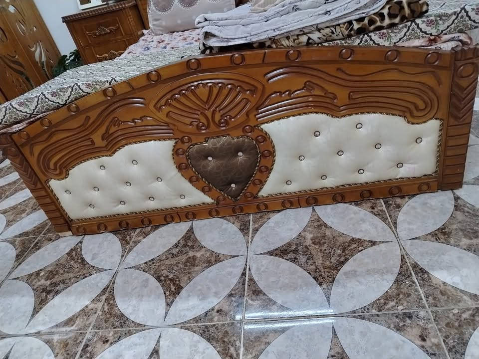غرفة نوم للبيع خشب ثقيل +بلازمه32
***********
