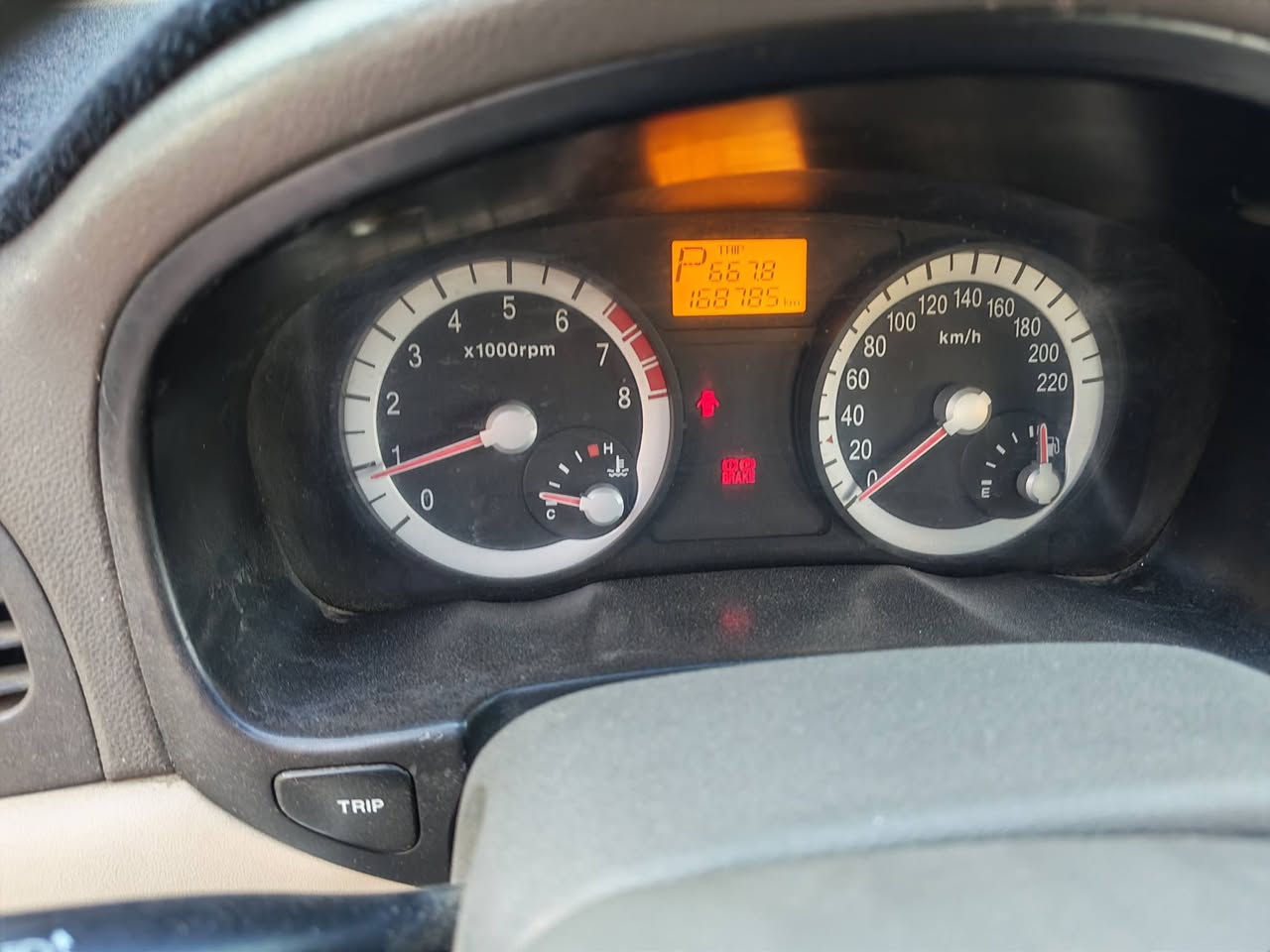 السلام عليكم ورحمة الله وبركاته للبيع هونداي اكسنت ٢٠١١ خليجي ١٦٠٠ دوش سيارة جدا نضيفة كير محرك شرط الفحص تخم تاير جديد منضومة تبريد جديد شرط ثلج  لايتات زنون داخل نضيف جدا شاشة كامرة مصبوغة حزام جمالية رقم بغداد الجديد سنوية جديدة رايدهة ٧٩ وبيهة مجال ***********

