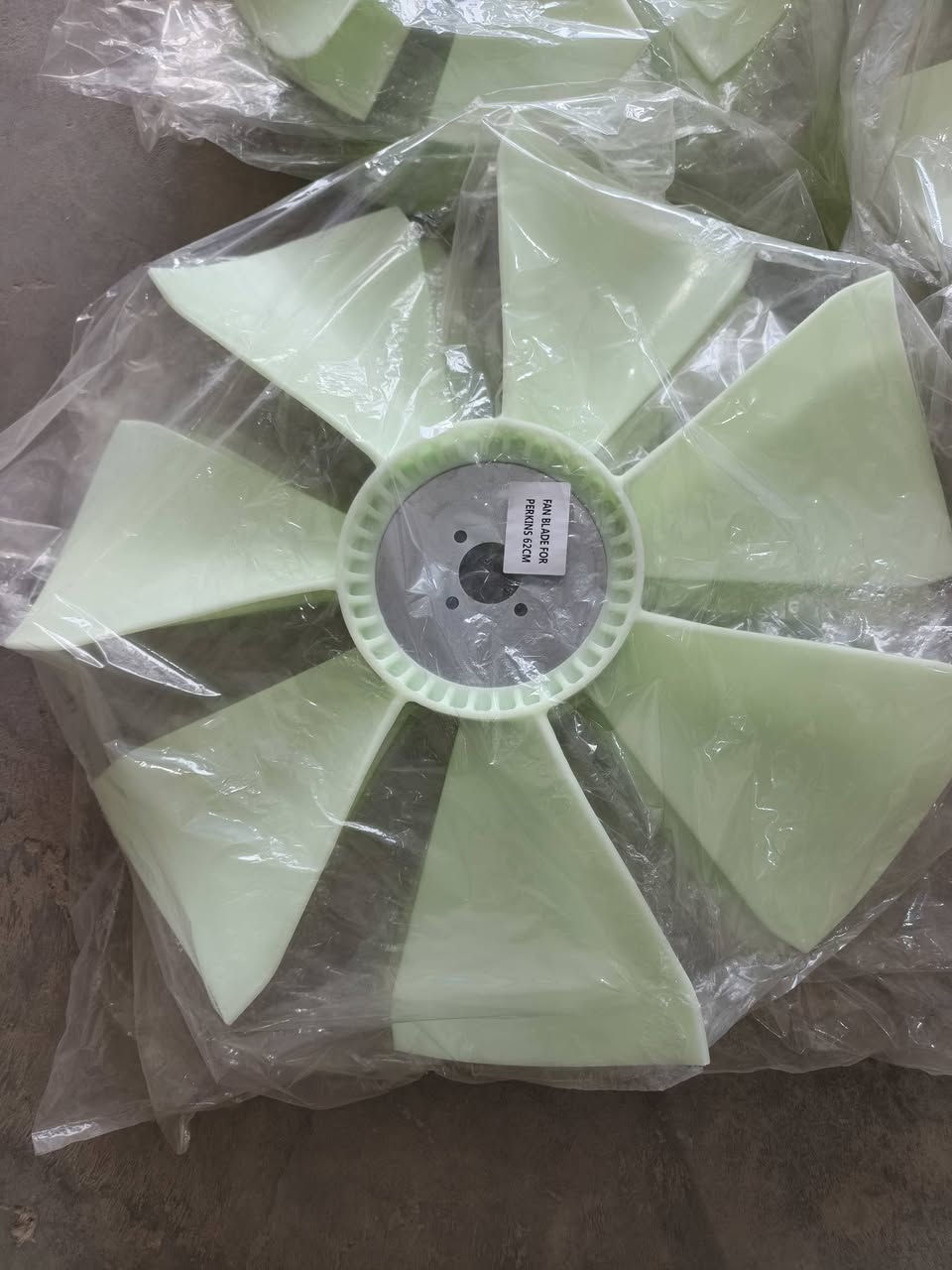 الشارقة للفلاتر  توفر وجبة جديدة من مراوح التبريد
 (Fan Blades) الخاصة بالمولدات والمكائن الزراعية والصناعية (Perkins وغيرها)، بأعلى جودة وبكافة القياسات والأحجام لتلائم مختلف الاستخدامات:
​1. مروحة تبريد قياس 52 سم
​2. مروحة تبريد قياس 56 سم
​3. مروحة تبريد قياس 62 سم
​4. مروحة تبريد قياس 71 سم
​5. مروحة تبريد موديل (F460-41-64-7
✔️ تحمل عالي وعمر أطول
✔️ حماية ممتازة للمحرك
✔️ توصيل لجميع المحافظات 🚚
***********
​📍 العنوان: واسط - الصويرة
