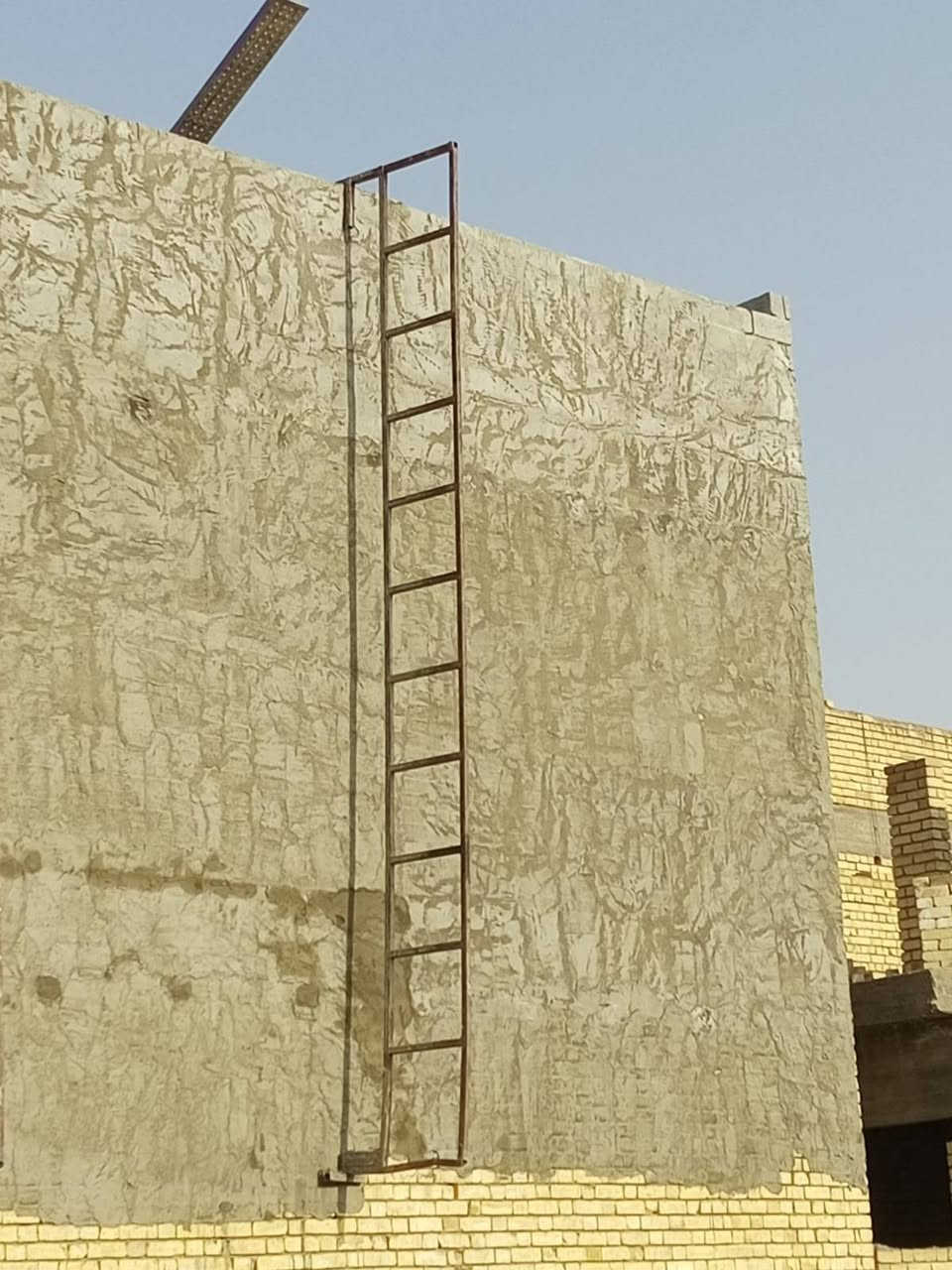 سلام عليكم متفرغ حالين خلفات لبخ سمنت خارج وداخل تريد ع متر تريد قطعي تريد بليوميه  عنواني اليوسفيه  *********** واتساب
*********** واتساب

نص مكتوب في الصور:
- Galaxy A05s