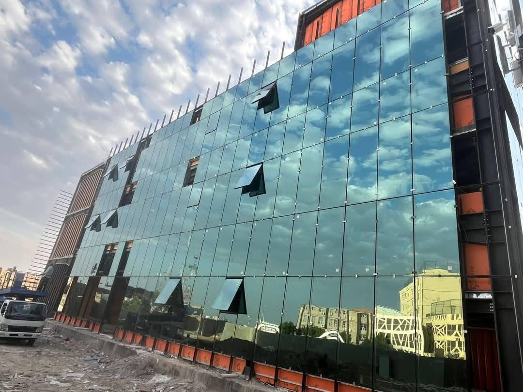 "المساحة الواسعة.. والإضاءة النظيفة.. هي اللي تعطي المكان روحه الفخمة.
​مع واجهاتنا الزجاجية وأنظمة السكي لايت الحديثة، ندمج لك جمال التصميم مع أعلى درجات الأمان والعزل.
​عزل حراري، مقاومة للظروف الجوية، ولمسة عصرية تدوم لسنوات.
​تواصل معنا اليوم، وخلينا ننفذ رؤيتك بأعلى جودة."
​📌 للحجز والاستفسار: [***********]

الضمان والامان مع ميرزا براند للالمنيوم
