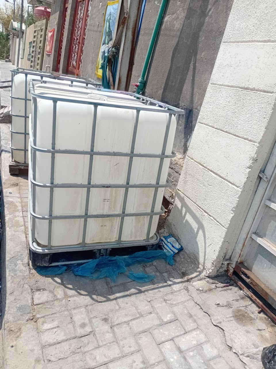 بوشكات عدد ٧ انظاف ومغسولات سعر الواحده ٧٥ الف الي ياخذ اكثر من واحده توصيل مجاني داخل مركز البصره ،  هذا تلفوني بيه واتساب،  ***********
