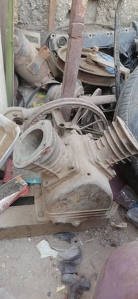 للبيع كمبريسر هوا العدد ٥ قطع معه تاروسات العدد ٨ كامل وغير كامل تاروس...
