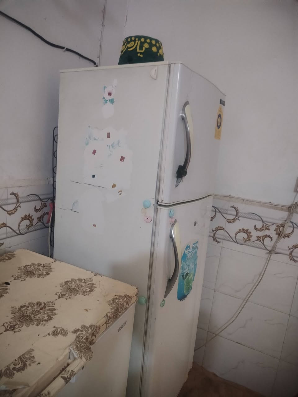 ثلاجة للبيع 250 وبيها مجال ***********
