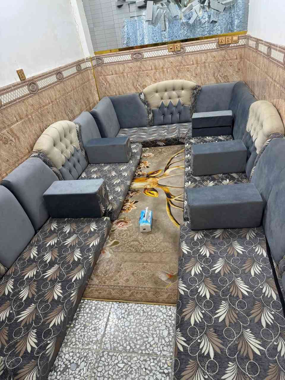 السلام عليكم 
ديوان للبيع بعدة جديد 
مكاني نجف حي المهندسين 
الاستفسار ***********
