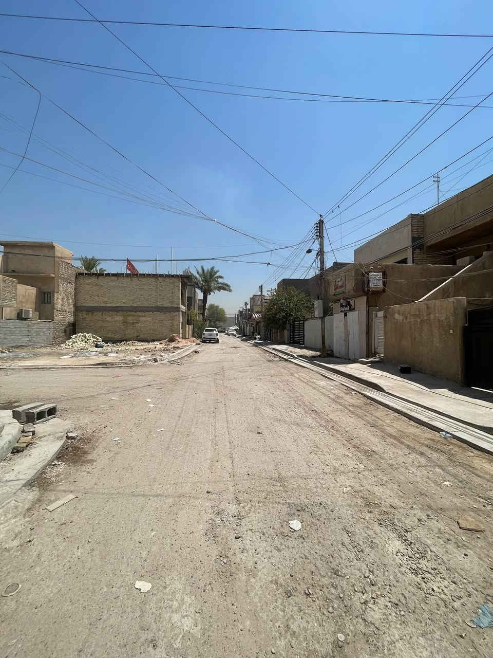 الدار للبيع بسعر قطعة أرض في حي العلام مجاور مدرسة ابن ماجد المساحة 200 متر واجه 10 نزال 20 مربع هادء ونضيف ورصيف جديد باقي بس التبليط للاستفسار الاتصال على هذه الرقم ***********
