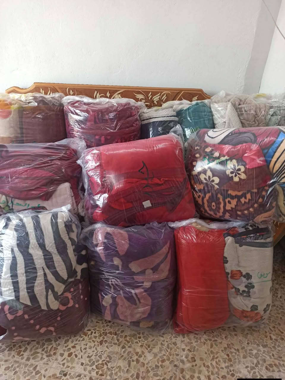 جايج العيد وصايمة والفرشات وصخة لا تهتمين 🫰🤚🫵يوجد غسل زوالي المتر الف دينار يوجد غسل بطانيات، مدات ،جودليات، دواشك ،الحاف ، يوجد توصيل 
***********
