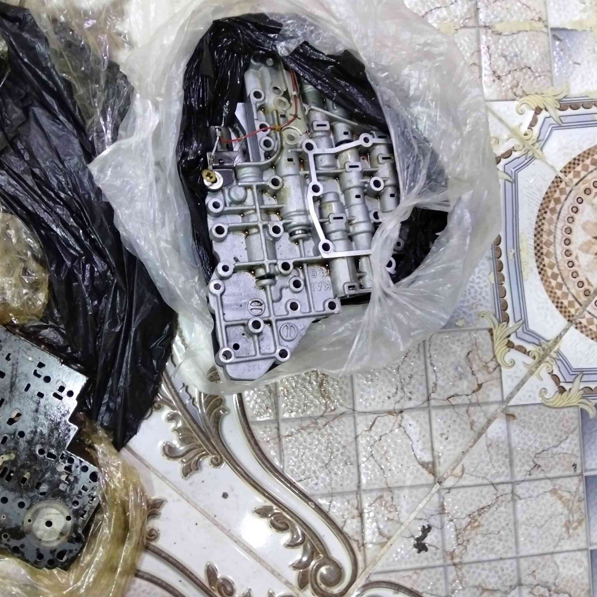 السلام عليكم شباب عندي مشط جديد الزيتوني بعده بجيسه بكارتونه سعرة 160 وكنترول مال كير اوتوماتيك الكير الكوري هو وجوزاته ب50 الف المكان بالبصره

