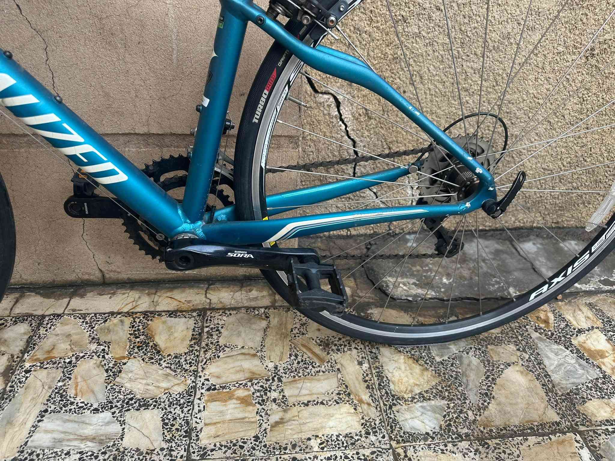 Specialized Dolce 🇺🇸
•
•
دراجة الطريق (Road bike) ماركة سبشلايزد الامريكية للبيع
دراجة مال حاويه بعدها بلاديه مملعوب بيها نهائياً على وضع الاستيراد وكانما جديده 

معدن الدراجة من الألمنيوم ماشه كاربون فايبر معرزة بتقنية Zertz لامتصاص الصدمات
ابعاد الفريم : حجم 28 / قياس 44 S

وزن الدراجة بالكامل : 8 كلغم
نسبه ضافتها 97%
مجموعة الدراجة  Shimano Sora R-3500 شيمانو سورا جديد وكانما غير مستعمل فقط البدالات ضاهريه و بداله النقال بحاجة الى ترتيب او تنضيف او صيانه

‎عدد التروس : 2 / 9

ويالتها المنيوم ماركة AXIS Classic  طبقتين لتحمل عوامل الطرق الوعرة نضام كمبليون فتح وشد سريع
اطارات الدراجة ماركة Specialized Turbo Pro الخاصة بالشركة قياس 25 / c700

السعر المطلوب : 350 الف و الشراي يدلل
العنوان: بغداد / الشعب / سوق شلال / قرب مركز شرطة شارع عدن
للاستفسار: ***********
