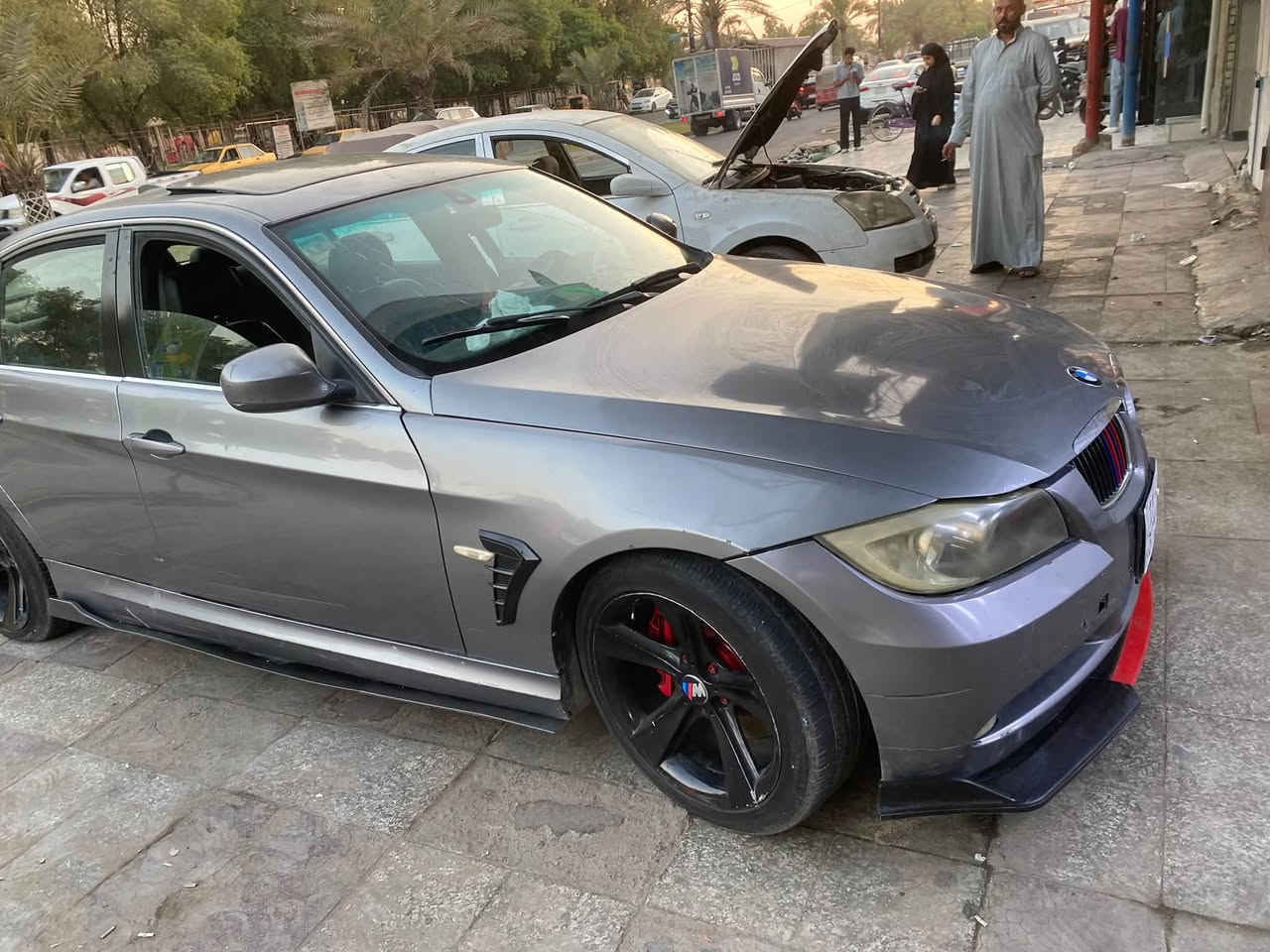 السلام عليكم للبيع e90 موديل 2009  
رقم بغداد انكليزي بسمي  
محرك وكير e46 
السياره يرادلهه ترتيب وسعرهه كلش مناسب 
مكان السياره بغداد الشعلة ***********
