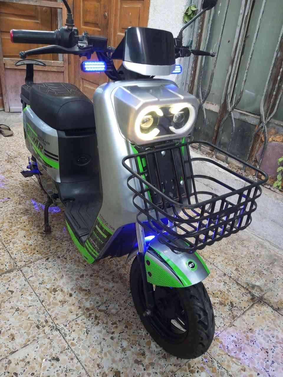 ار 7دراجه نضيفه ستعمال قليل بطاريات بيهن نفخه خفيفه بس قويات فولتيه تقره 11البطاريات السعر 225 مجال قليل ***********
