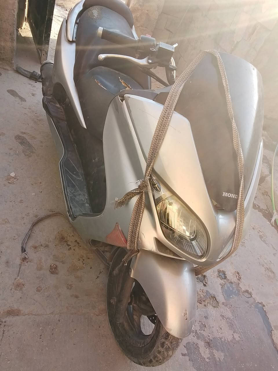 السلام عليكم
زعفرانيه
***********
خلصت بانزين وطفت وبعد ماشتغلت
ماعرف شنو بيه فيتبم أو نوزل أو جويتر ماعرف
بيع 
550
دراجه نظيفه
