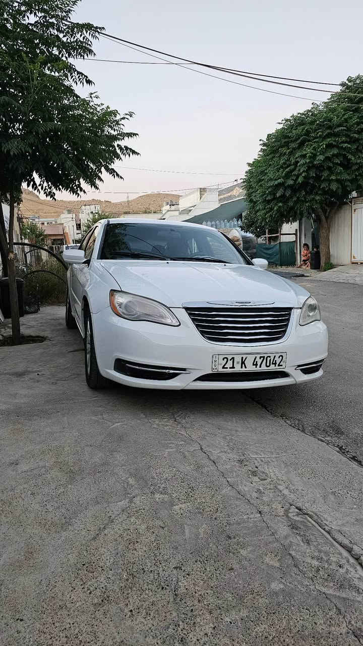 Chrysler C200 2011
گێڕو مەکینەو تەبریت بەشەرت
شاشەو کامێرەو کوشن گەرم و کارەبای 
مەکینە مەرغوب ٢.٤ چوار بستۆن
دوو پەڵە کارتی هەیە بێ ناوگرتن
سەنەوی تازەیە
٨٠$
*********** السليمانية, العراق

