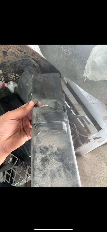 سلام عليكم 
غراض مارسدس دب للبيع 
كشنات اربعه جدد وبطاين اربعه السعر 450
مع شبابيج عدد 2 الوحد 35
لايت عدد واحد ب25 مع جام لايت عدد سته الجامه 10
سكنات عدد اربعه الوحد 20
مرايات عدد ثنين 40
بك لايت ايمن 20
قبق جنطه بدون صبغ بلادي مع داخل جنطه كامل 150
دوس عدد اربعه 25
كيلو متر 35
صاجيات على 20
مثلث 15
اوياله تخم اي ام جي 17 ترهم ام عيون وغواصة ودب 400
وتخم ويل 15 ام عيون 150
دركه عدد اربعه الوحده 45
كاعيات تخم مال دب رصاصي بلاديات 25
دعاميه خلفيه 180
بنيد عوزه تصليح بسيط 50
المكان ناصريه تقاطع الإسكان الصناعي 
***********
المو شراي لا يخابر
