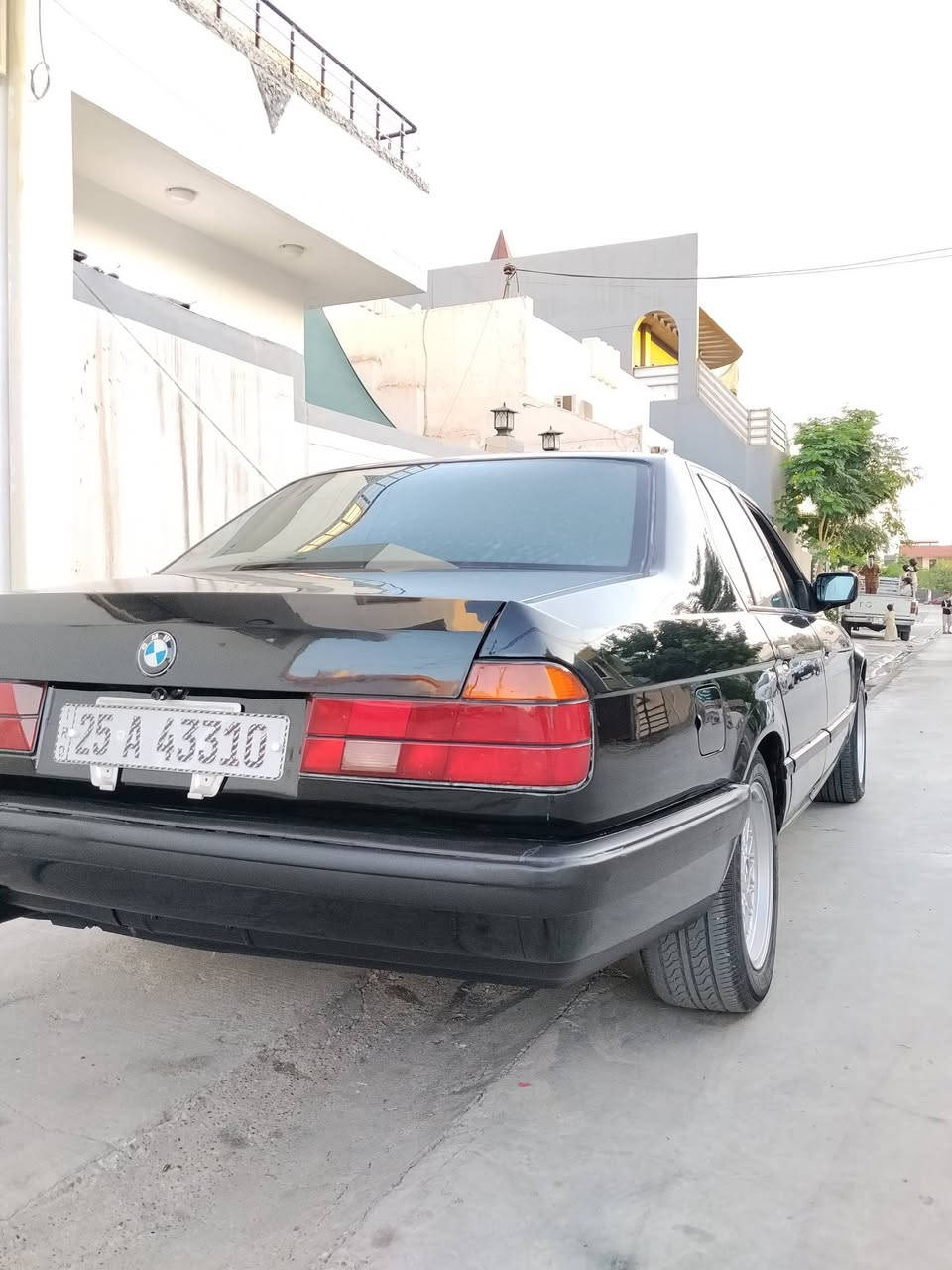 سلام عليكم 
بي ام 735 موديل 1991 سياره جاهزه  مكينه كير اكسل شرط فول مواصفات كشنات جلد فتحه سقف كهربائياتها كلها شغاله  حداديه امامي خلفي جديديات و سياره منضونه لايتات زينون رقم كركوك و بسمي مكان سياره كركوك ***********

