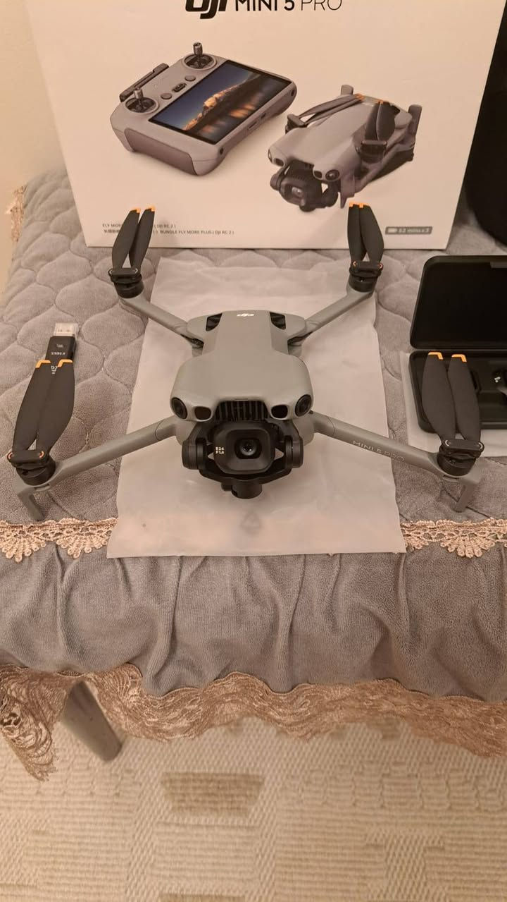 يالله متوفر درون dji mini5 درون جديده ماخذه كبس شركه بيدي فتحته موجود تصوير درون طايره 15مره عدد دورات شحن بطاريات 1 بلاص 52دقيقه استفسار ***********

نص مكتوب في الصور:
- ٢,٠٢ h
- ساعات
- ١١,١ km
- المسافة
- 15
- رحلات طيران
- المزيد