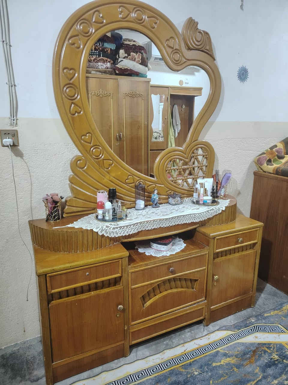 سلام عليكم عندي غرفة النوم للبيع نضيفه ب 500 وبيه مجال قليل مكاني كربلاء حي العامل مول الباقر رقمي ***********
