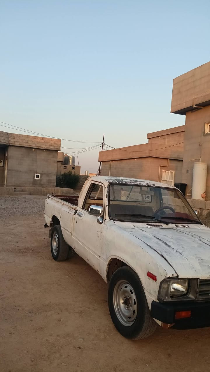 السلام عليكم بكم 82 محرك گير انضاف شاصي نضيف سياره جاهزة السعر 22 ،،،***********
