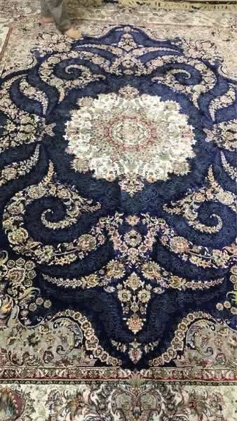 سلاو ئه م دوو فه رشه مان هه يه بوفروشتن زورتازه وجوانن وه ك لوك وايه يه كيكيان ١٠٠٠شانه يه ئه وي تريان١١٥٠شانه يه له سليماني نرخيان دانه ي ٢٠٠هه زار سوپاس *********** قياسي هه ردووكيان سي به چوارن
