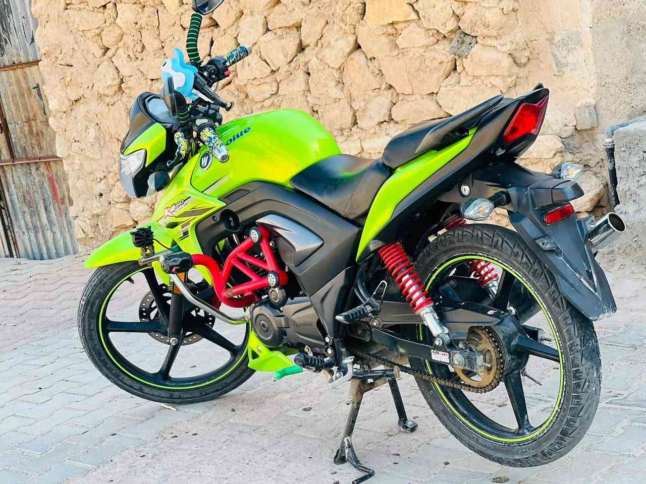 ماطور هاوجي للبيع موديل 2023 سعره 16 ورقه وبي مجال بسيط
صوره ثانيه ماطور هاوجي للبيع موديل 2022 سعره 14 ورقه وبي مجال قليل ثنينهن مرقمات وسنويه
رقم ***********
