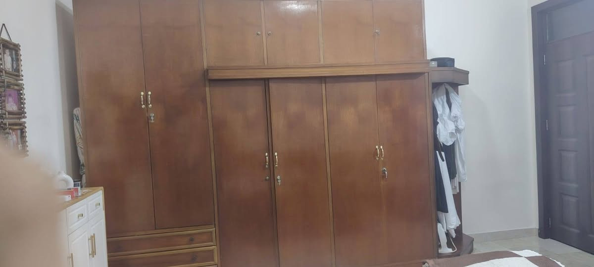 غرفه نوم صاج  نظيفة كلش مع دوشك 450 مجال بسيط بيهه مكان السيديه الي يحب يراسل ع الرقم أو واتساب ***********
