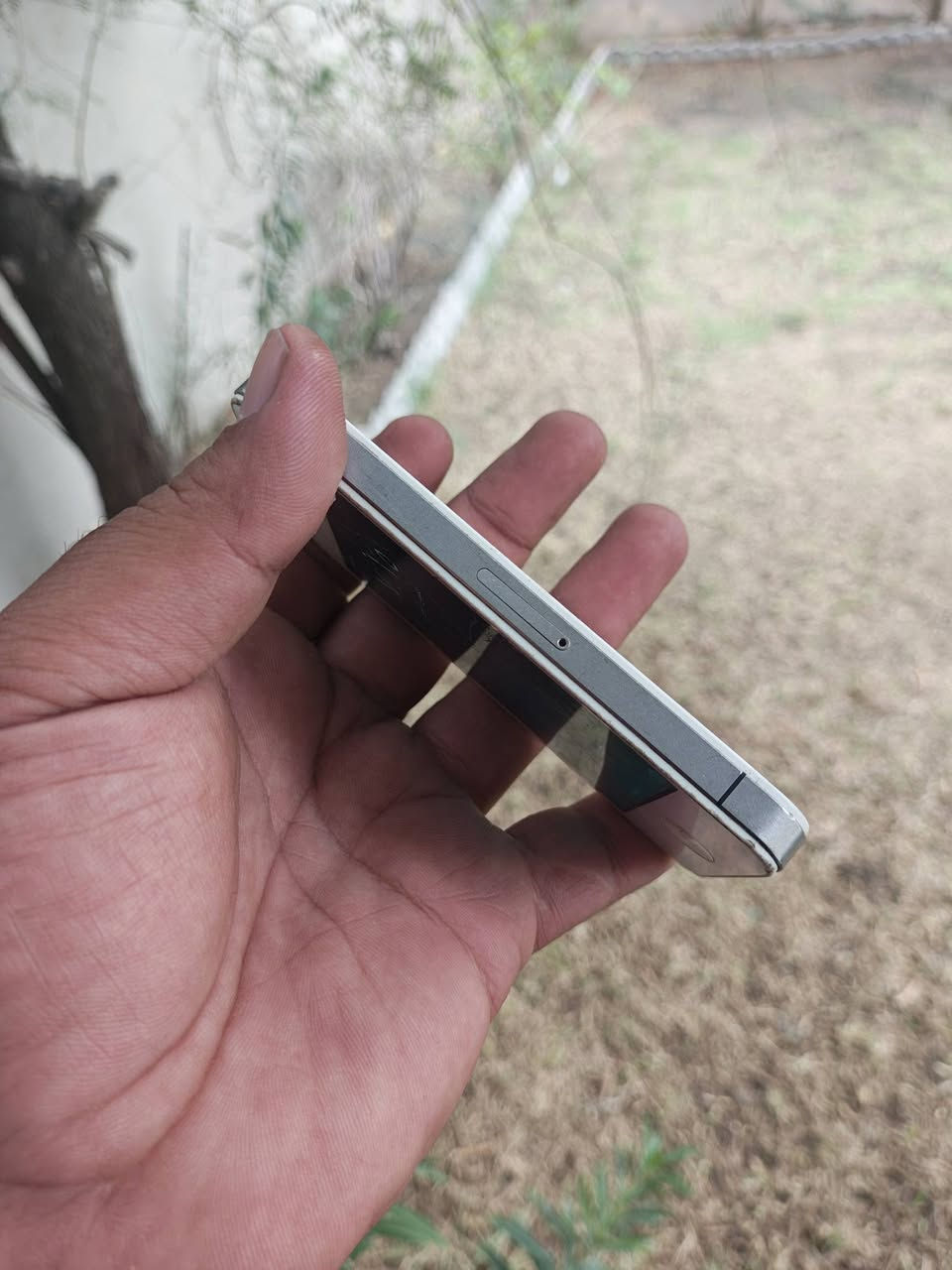 ايفون 4S • شغال • فيه فطور