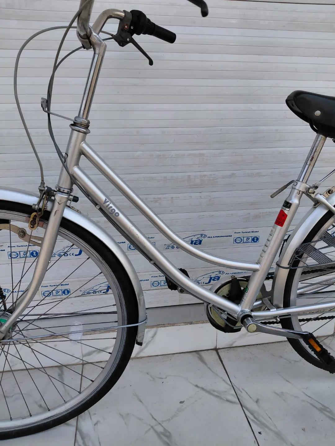 حجم 27 تايرات ربل ويالة طبقتين 6  سرعات SHIMANO ويل امامي ماكنيت LED السعر 150  الف     ✈يوجد توصيل لجميع المحافضات ✈ كركوك مدخل سايدين حي الاسرى والمفقودين  معرض ابو شيفان ( *********** )

