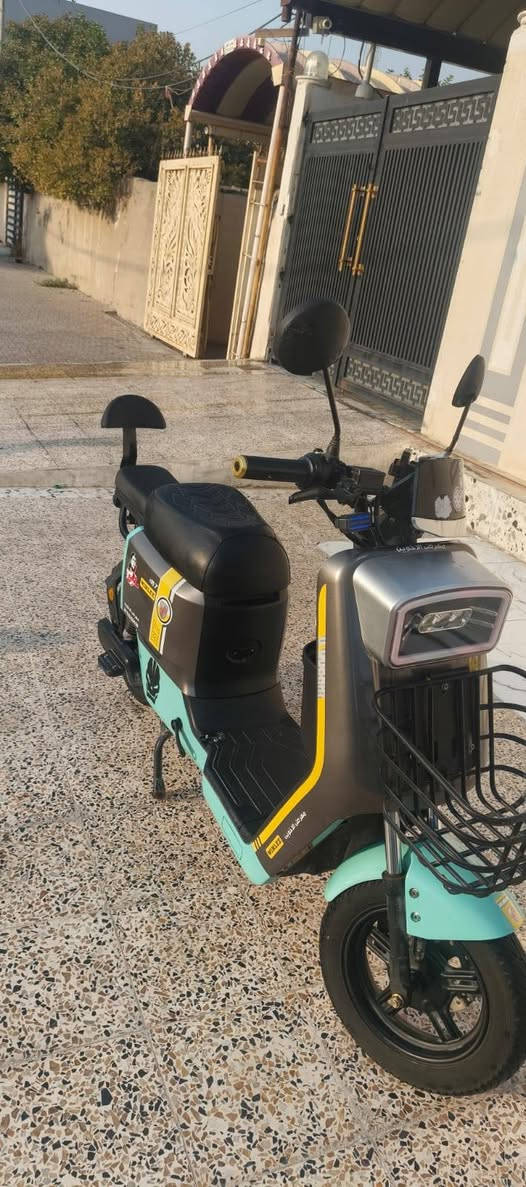 سلام عليكم دراجه R7 جديده مكفوله من التاير للتاير نظيفه بطاريات جديده مامستعمله هواي تايرات جديده  سويجين مع بصمتين وكارت تشغيل دراجه حيل حلوه ومرتبه السعر 450 وبيها مجال للطيبين مكان كركوك قادسيه اولى  
رقم واتساب فقط ***********

