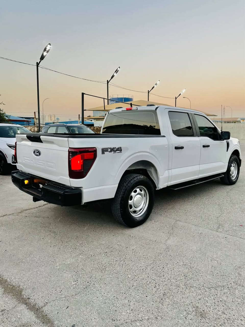 فؤرد 2024 FORD F-150 XL مواصفات XL شاشه ئايپادي گه وره گيچ ئه ليكتروني رادار پيش و پشت خه تي جاده  ده بل ئه كسل  4X4 سياره كه پيش كپس بي ارباگ لايت ليد چوار حه دسه  كاميرا حه ساس 29  هه زار رويشتيه 8پستن AWD بس ربع درگاي پيش سبغ يك درگا بيلادي گير مكينه دبل اكسل راديته ر به رد هه موو به شه رت بيلادي سعر 299 هندك مجالي تيدايه.                     
رقم شانصي 1FTFW1L52RKE84437
                                                                                  رقم  واتساب ***********
*********** أربيل, العراق
