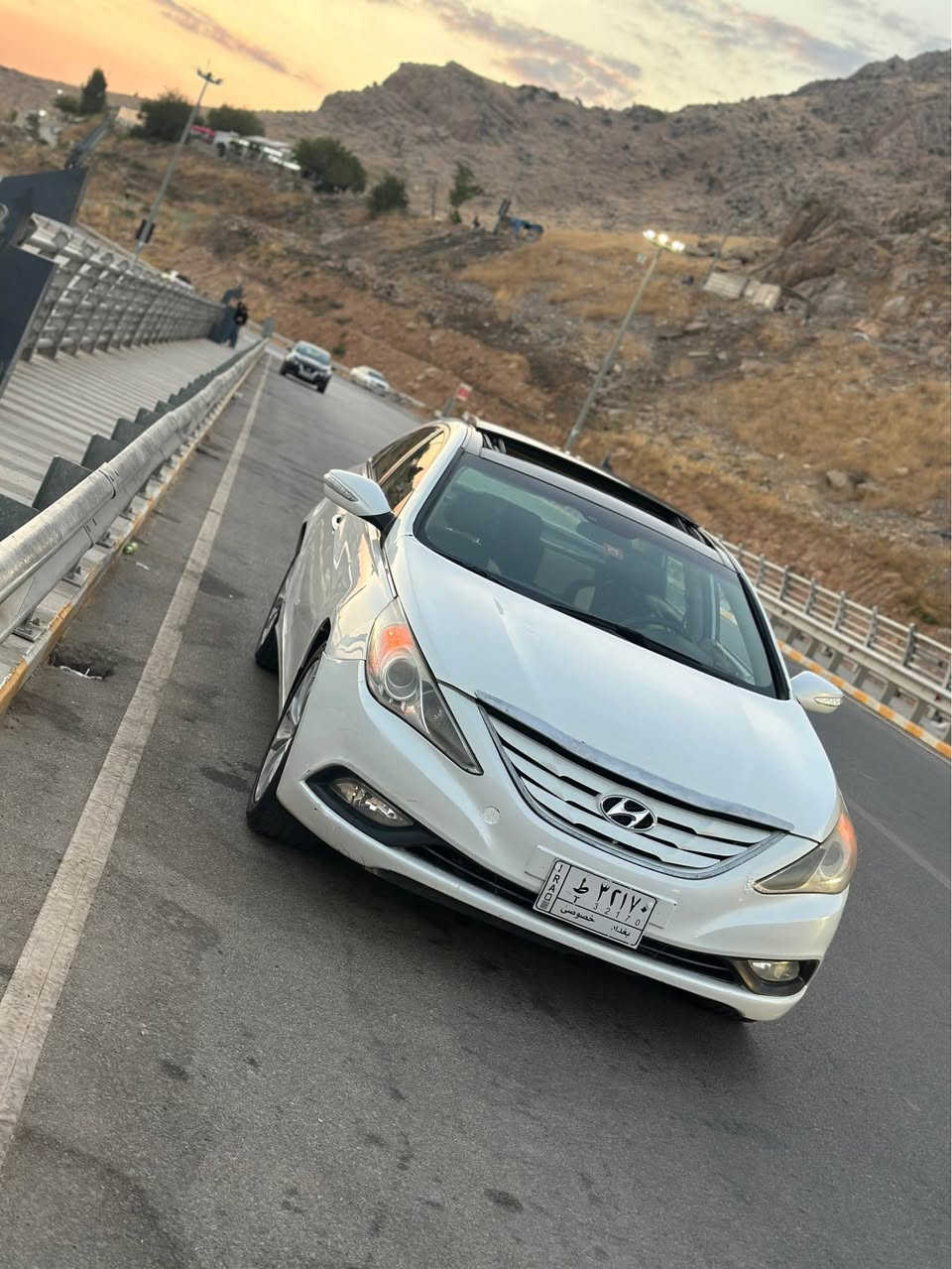 هۆندای سۆناتا ٢٠١٢ بڕاوەی دوبەی 
کۆد کراوە.
پانۆڕاما، کوشن کارەبا، ئاوێنە خەوتوو، مەکینە گەورە، تەبرید مەرکەزی ، شاشە گەورە، دەرگا بەسمەیە . دەبڵ گێڕ ، ئیکۆ، چوار تایەی لۆکی لەسەرە.
*********** whatsapp Singapore
