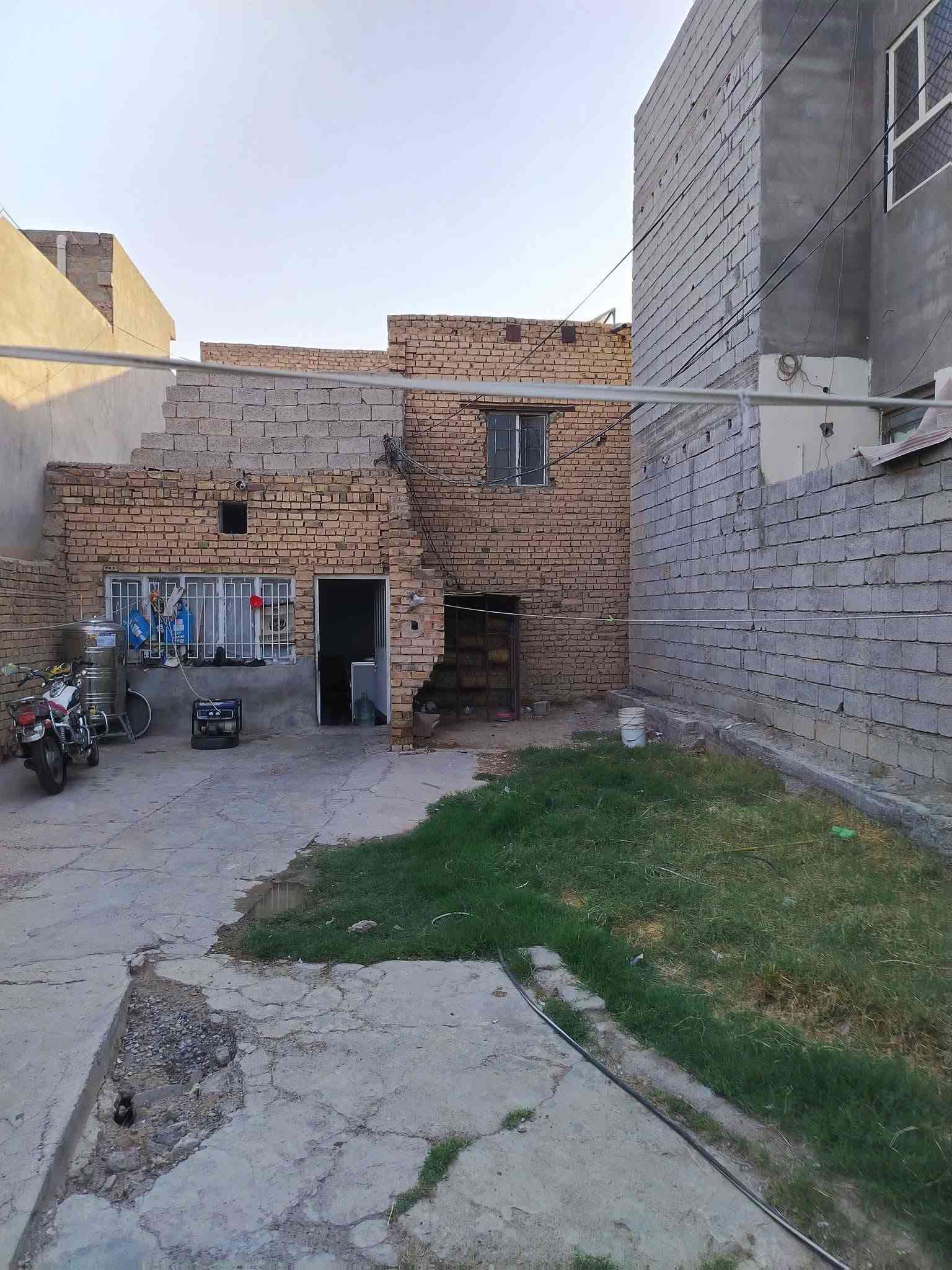 🏡 دار للبيع (يُعتبر تفليش)
📍 الموقع: بهرز – حي القادسية، على الشارع العريض، بالقرب من أسواق صباح الدليمي.

📐 المساحة: 220 م²
📄 النوع: طابو زراعي – سند 25.

✨ موقع مميز وقريب من جميع الخدمات، مناسب لإعادة البناء أو الاستثمار.

💰 السعر: مناسب.

📞 للاستفسار:
***********
