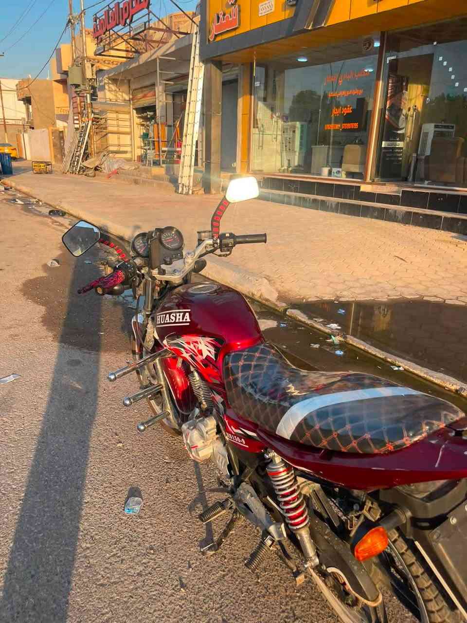 السلام عليكم دراجة هيوشه للبيع موديل 2022 دراجة نضيفه مكمركة بيها وصل كمرك السعر٨٥٠ بيها مجال قليل *********** فقط واتساب
