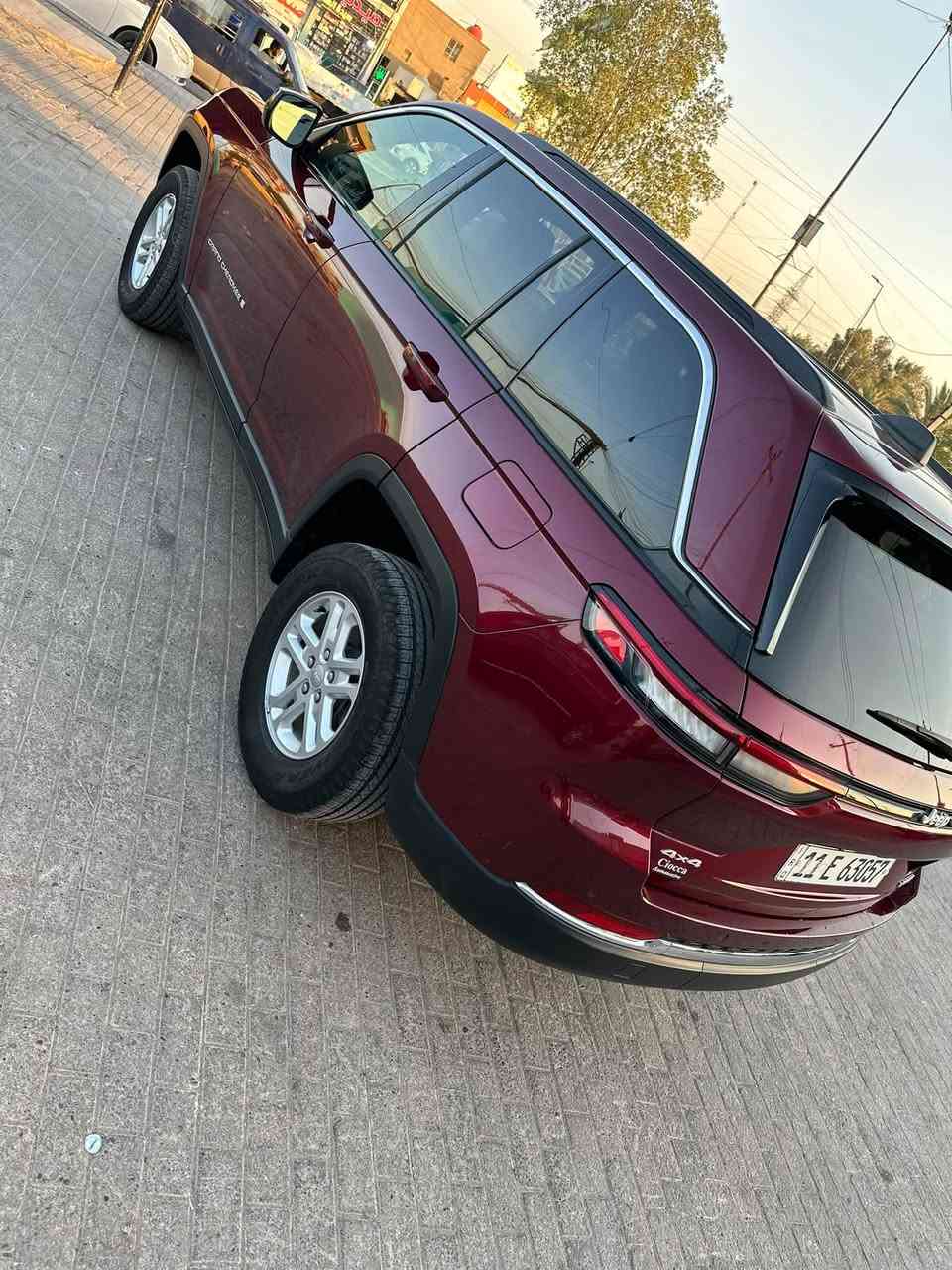 سلام عليكم للبيع جيب شيروكي 2024 ماشيه 22السياره محركها 3600 سته سلندر مامستخدمه هنا داخل العراق ماماشيه ابد من امريكا وطابكه بالكراج مدت الشهداء بعد سنه عدل تصير حره الشهيد ابو السنويه جيراني وكاله قياده قريب علي السياره مابيها اي نقص مابيها شخط  رصعه هل سوالف ماكو 
صور الضرر موجوده داخل المنشور السعر 245 

مكاني بغداد البلديات 

للاسفسار ***********

نص مكتوب في الصور:
- BidFax.info