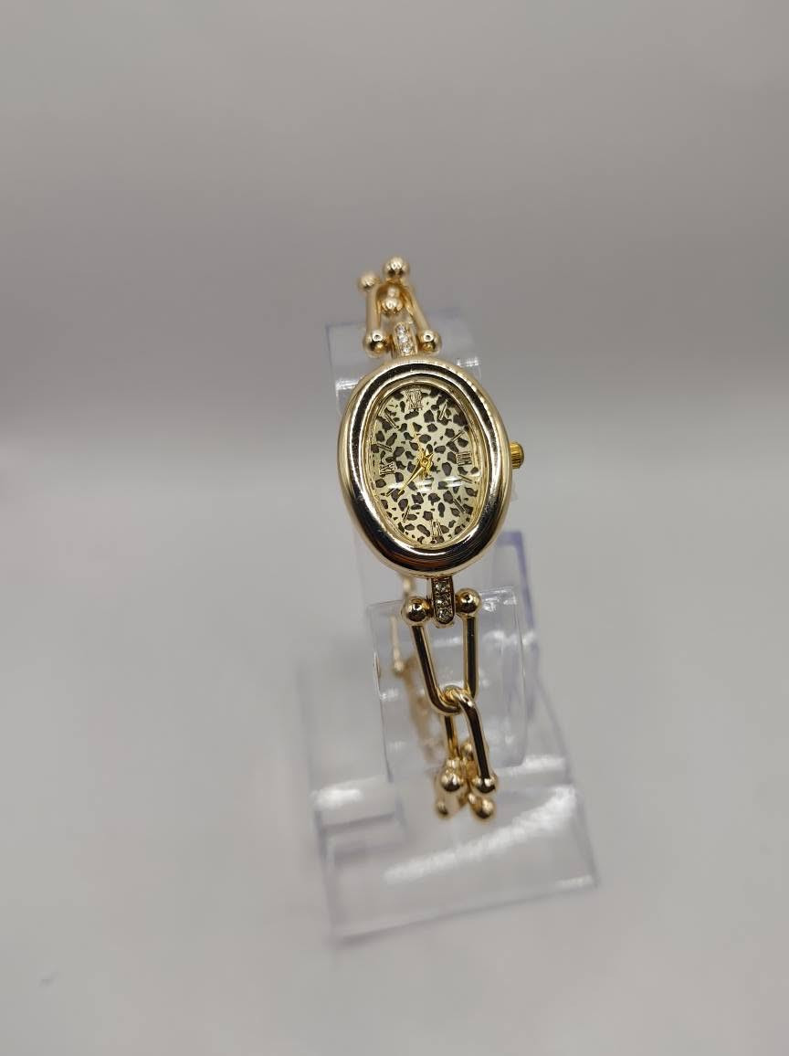 📸 نسخة فيسبوك/انستغرام:
⌚ تشكيلة ساعات نسائية أنيقة وصلت حديثاً! ⌚
مجموعة رائعة من الساعات العصرية بتصاميم مميزة:
💎 أشكال زهرية فخمة مرصعة بالكرستال
🌟 ألوان متنوعة: ذهبي، فضي، أحمر، أزرق، وردي، أخضر، بنفسجي وأكثر
✨ سوارات مطعمة بالأحجار الملونة
👑 تصاميم كلاسيكية وأخرى بحزام جلدي أنيق
💰 السعر: 5000 دينار لجميع الساعات
📩 للحجز المباشر: راسلونا على الصفحة أو واتساب
📱 ***********
🚚 التوصيل سريع وآمن لكافة المحافظات
📍 أو زوروا متجرنا وجربوه بأنفسكم:
أوركيد بيوتي - شارع الكماليات، مجمع النوري، داخل القيصرية (قرب بيت عدنان)
#ساعات_نسائية #أزياء #اكسسوارات #موضة #ساعات_انيقة #أوركيد_بيوتي #تسوق_العراق #هدايا #ستايل
