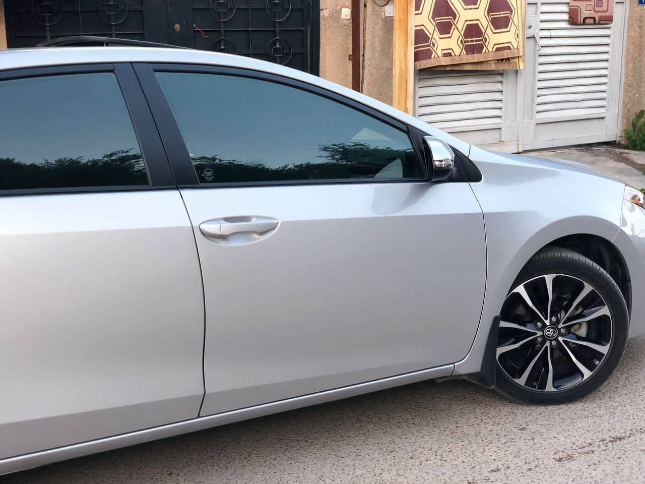 للبيع كورلا ٢٠١٨ وارد امريكي
السياره فول مواصفات عدا البصمه فقط
سلايت روف 
رادار وكامره خلفيه
هيتر ستيرن + هيتر كشنات + هيتر بالمرايات الجانبيه
السياره سبورت + شفتات ستيرن
السياره رقم سليمانيه بأسمي تحويل مباشر
السياره بيها جاملغات خلفيه صبغ فقط وتبديل قبغ جنطه
وبيها جراد بالجاملغات الخلفيه
السياره بيها اثر حالوب 
الكشنات مال سياره كلش نظيفه
السياره عليها ادامه كامله حرفيا
تخم تايرات من تاير مول 
قاعده فيت بم بلاديه جديده 
تخم بلكات اصلي
تبديل دهن الكير من شركه تيوتا مع الفلتر الاصلي
السياره كامله مكمله متحتاج اي مصرف لان مسويلها ادامه جديده
عداد السياره ١٢٩ الف ماشيه
السعر ١٢٩ ورقه وبيها مجال بسيط للشراي
***********
