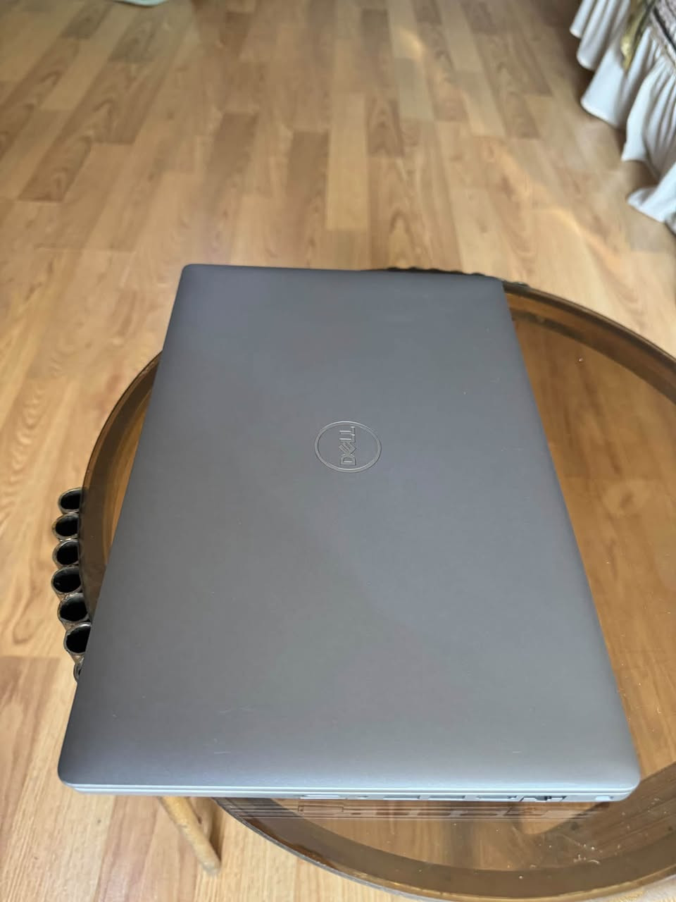 السلام عليكم
لابتوب DELL LATITUDE 5410 سلفر مواصفات حديثة وقوية 
كور اي سفن جيل عاشر كارت شاشة خارجي 
مواصفاتها 
Core i7 10810u كور اي سفن جيل عاشر 
Ram 8 كيكا ddr4
هارد ssd nvme m.2 256كيكا 
كارت شاشة داخلي intel (4كيكا) 
حجم الشاشة 14.1 ips full hd 
كيبورد ضوئي عربي انكليزي 
لابتوب تشغل البرامج الهندسية والتصميم والبرمجة والامن السيبراني 
لابتوب نضيفة كلش ومعتني بيها وبنضافتها 
ملحقاتها شاحنة اصلية وجنطة 
مكاني بغداد الاسكان واذا انت من غير محافظة اكدر ادزها بشركة توصيل 
السعر 450 الف 
***********

نص مكتوب في الصور:
- Current Date/Time: Saturday, August 29, 2026, 4:56:23 PM
- Computer Name: DESKTOP-VQEESF0
- Operating System: Windows 10 Pro 64-bit (10.0, Build 19045)
- Language: English (Regional Setting: English)
- System Manufacturer: Dell Inc.
- System Model: Latitude 5410
- BIOS: 1.42.0
- Processor: Intel(R) Core(TM) i7-10810U CPU @ 1.10GHz (12 CPUs), ~1.6GHz
- Memory: 8192MB RAM
- Page file: 3229MB used, 6482MB available
- DirectX Version: DirectX 12