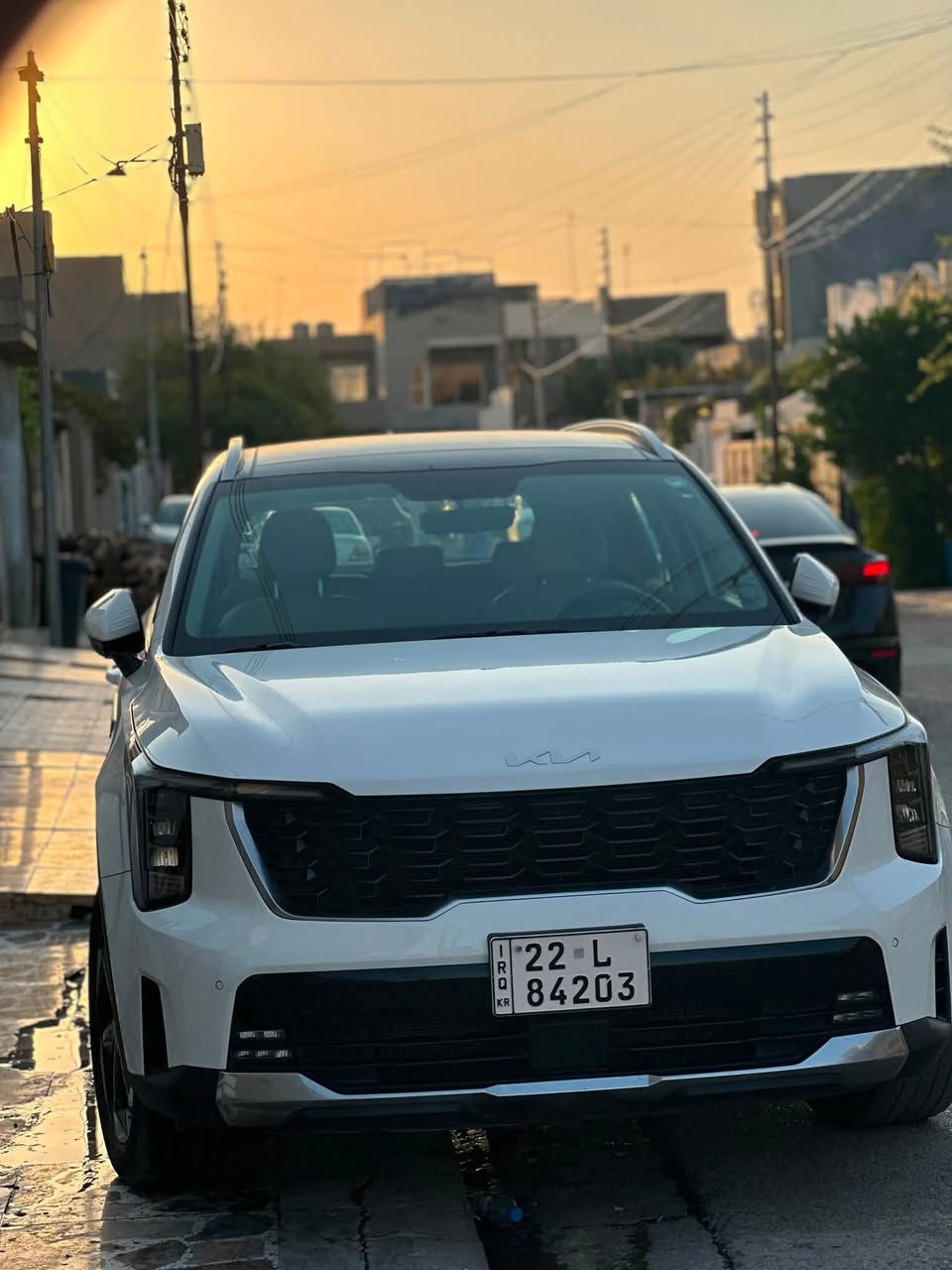 🚗 للبيع | كيا سورينتو 2024 (خليجي)
للبيع كيا سورينتو موديل 2024، فل كامل (Full Option)، بحالة ممتازة جدًا واستعمال نظيف.

المواصفات:

* ✅ موديل: 2024
* ✅ خليجي ومكفوله* 
* ✅ جير أوتوماتيك
* ✅ اللون: أبيض مع سقف أسود
* ✅ داخلية (قمارة) سوداء
* ✅ ممشى: 58,000 كم
* ✅ فتحة سقف
* ✅ كاميرات
* ✅ حساسات
* ✅ مقاعد جلد
* ✅ تشغيل بصمة
* ✅ فتح وتشغيل بصمة للأبواب الأربعة

السيارة نظيفة جدًا، جاهزة للفحص بأي مكان تختاره، ولا تحتاج أي مصروف.

💰 السعر: 310، ويوجد مجال 

للاستفسار والمعاينة، التواصل على الخاص أو الاتصال ***********
