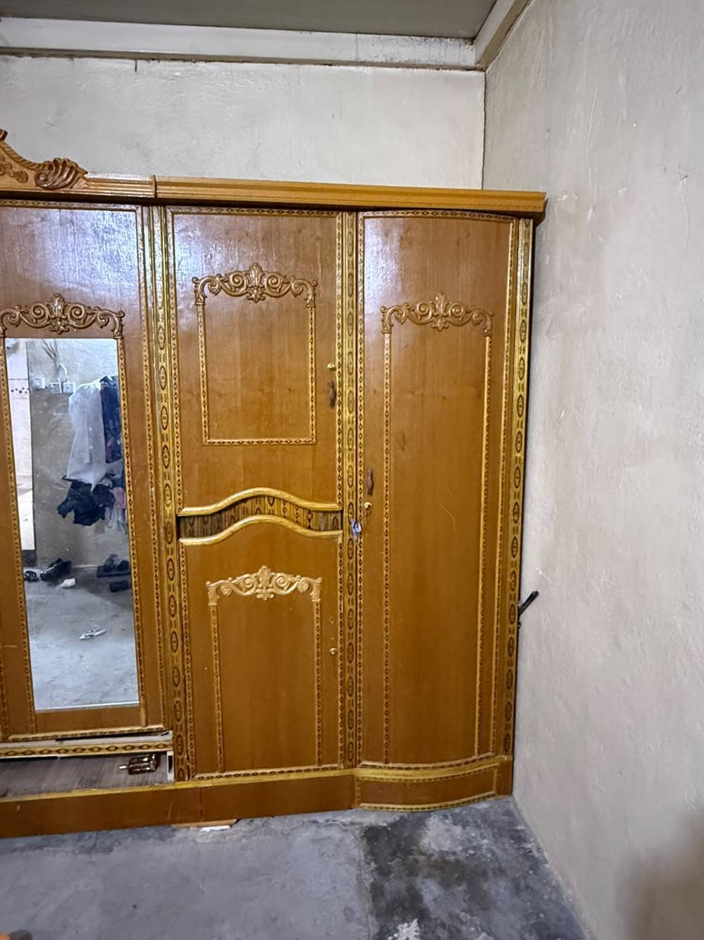 كاونتر • ٦ أبواب • واجهة مكسورة