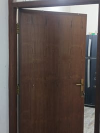 باب خشب  ثقيل مع جرجوبه ب100الف مكاني بغداد كفائات سيديه07827738166