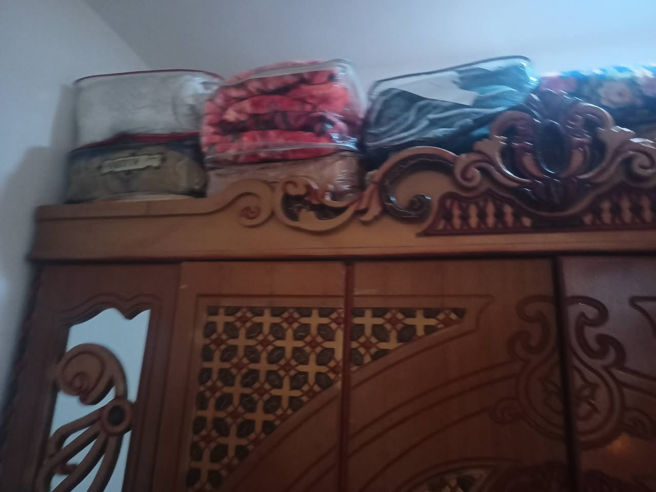 السلام عليكم غرفه نجاره تسكام للبيع 
اليشتري بي خير ويدلل رايدها 650 عنواني ناصريه شارع السفينه قرب مدرسه الواثق وممنون منكم
*********** بي واتساب
