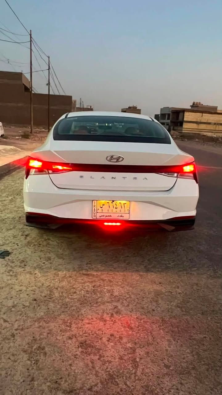 السلام عليكم للبيع فقط بدون مراوس النترا موديل ٢٠٢٣ خليجية
مكينة ١٦٠٠ اقتصادية 
السيارة اقساط بعد سنة ونص تصير حرة 
مكفولة من التبديل والصبغ والمعجون وحتى البارد 
فقط طخات بسيطة واضحة بالصور 
ماشية ١٠٤ الف كيلو 
مكينة كير تبريد تخم تاير حدادية كله جاهز وخير من الله شرط الفحص 
السعر 138 ورقة وبيها مجال بسيط 
للتواصل الاتصال على الرقم الأتي : ***********
مكان السيارة بغداد /الكرخ /التاجيات.
