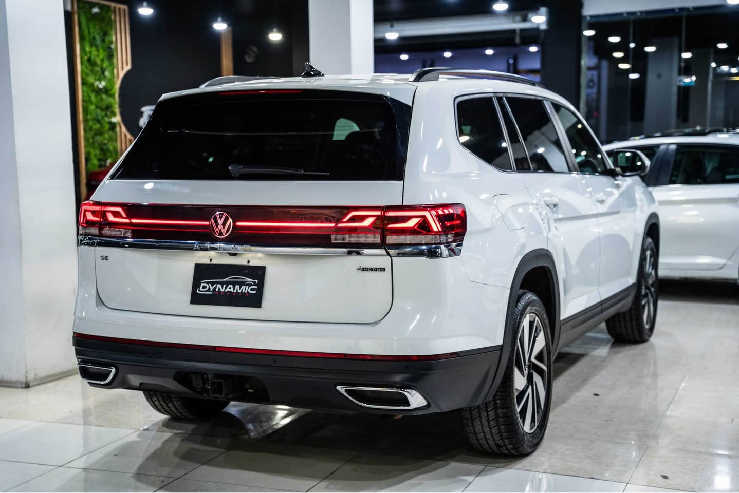2024 VOLKSWAGEN ATLAS, SE🔥🔥
موديل: 2024
وارد : امريكي 
مواصفات :SE -
‎عدد الأميال : 40000ميل
الون : ابيض
الون داخل ؛ ابيض
‏‎سلندر :  V4
‎صبغ :  ١جامرلغ وباب بدون داخل   
سيارة رقم موقط ٣ شهر بي مجال
مكان اربيل شارع حديد و خشب معرض دايناميك موتورز
‏‎من المعلومات الرجاء التصل علي وتس اب
سعر جدا مناسب 🔥🔥🔥📲📲
                                                                                              *********** - أربيل, العراق

نص مكتوب في الصور:
- 3:29 40 bid.cars AWD 2.0L 4 cyl. 269HP 65 645 km 2024 VOLKSWAGEN ATLAS, SE 1V2HR2CA9RC532432 1-72838885 Copart Location: Martinez (CA) Shipping from: Los Angeles (CA) Seller: Enterprise Sale Document: Non-repairable vehicle cert (CA) Sales History 1 Similar archival offers You are watching archived offer. Auction ended on Monday, February 16, 2026. Monday, February 16, 2026 13 Photos Video 34