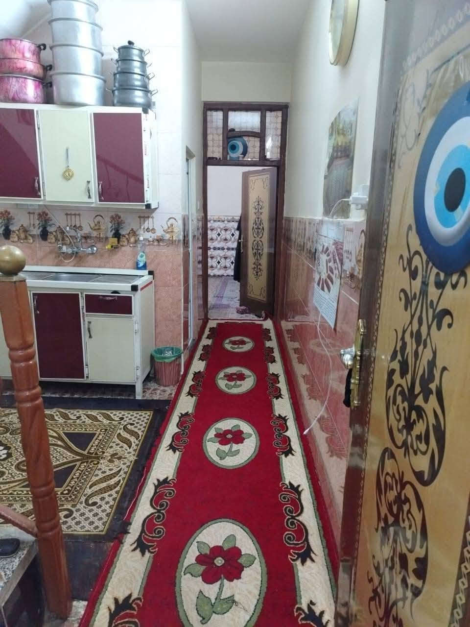 نصف قطعة للبيع قاطين مسلح تحتوي ع ٣ غرف
العنوان بغداد مدينة الصدر قطاع ٥٣ اول دربونه على شارع ٦٠ مجاور مدرسة الكادحين 
الرقم ***********
