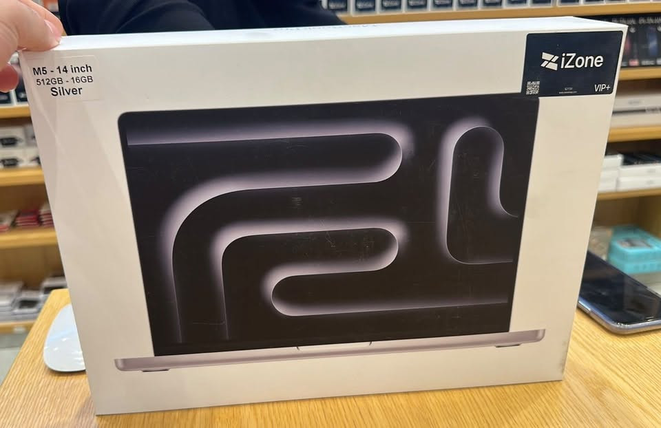 السلام عليكم
ماك بوك برو 14 inch 
رام 16 GB
ذاكرة 512 GB
مشحون اقل ال20 مرة وعليه بكج حماية كفر وملصق شاشة وجلدة حماية للكيبورد وايضاً بيها لغة عربية وكارتونه وكل ملحقاته موجودة
سعر الجديد بمليونين و900 الف من نفس الموقع الي اخذته من عنده izone
والي عندي اجدد من الجدد واستخدام تصفح فقط رايده بمليونين و600 الف فرق 300 الف عن الجديد وجهازي وياه بكج حماية كامل وحاله حال الجديد

العنوان: البصرة
***********
