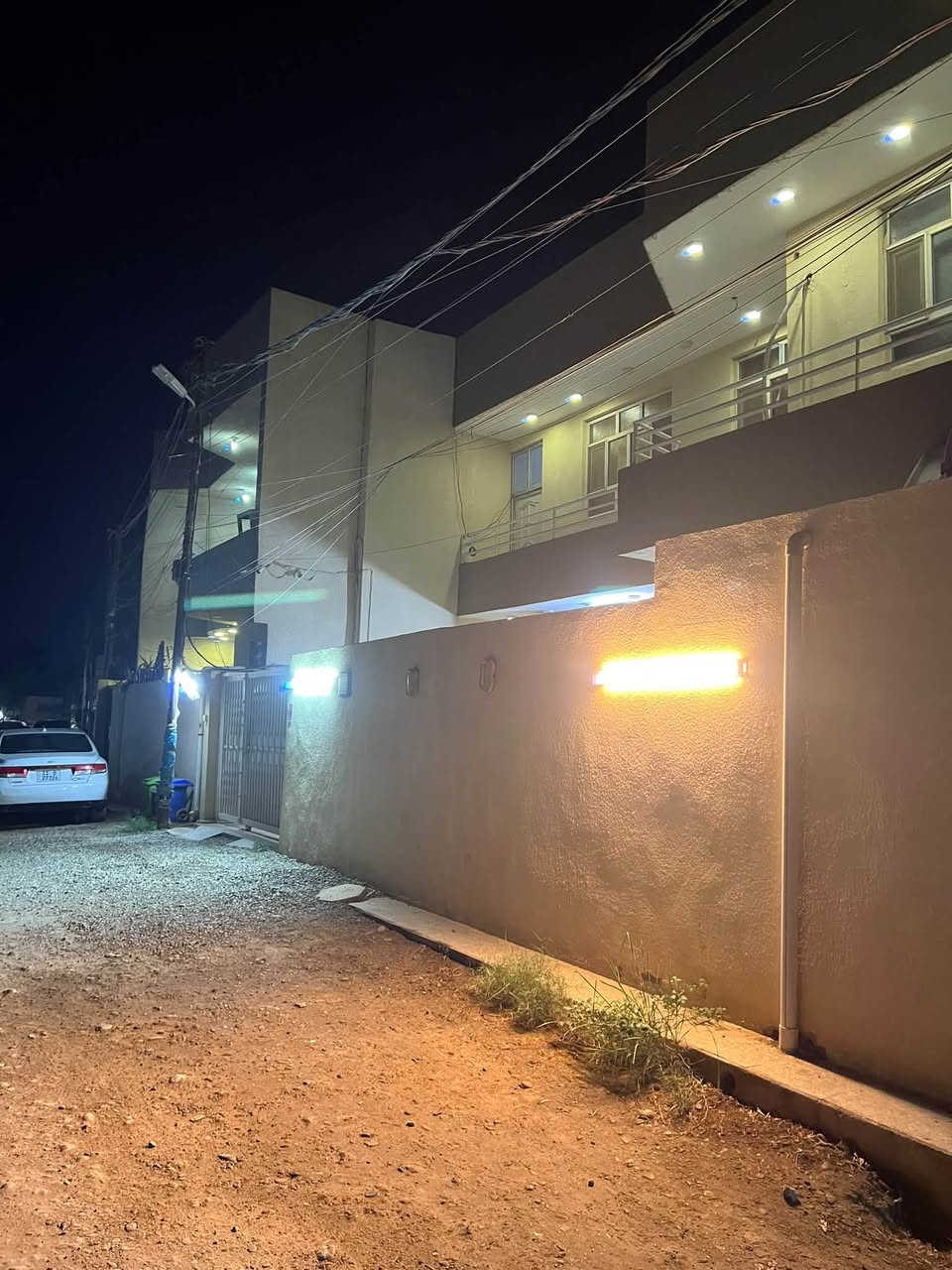 بغداد الراشدية • بيت طابقين ٥ غرف • ٢٠٠م